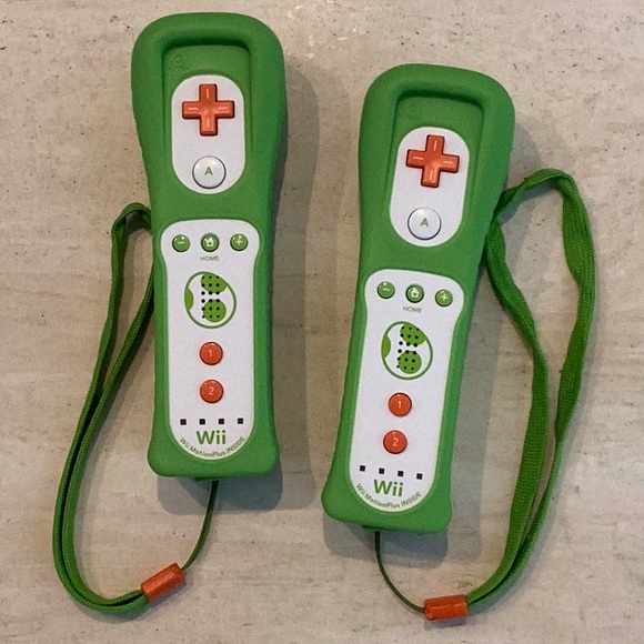 Yoshi Nintendo Wii Remotes Plus Motion Inside Controller Remote Lot Of 2 Green - Picture 1 of 11